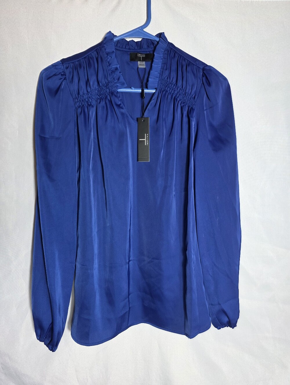 T Tahari Sapphire Blue Satin Vneck Collared Long Sleeve Blouse Size XS NWT